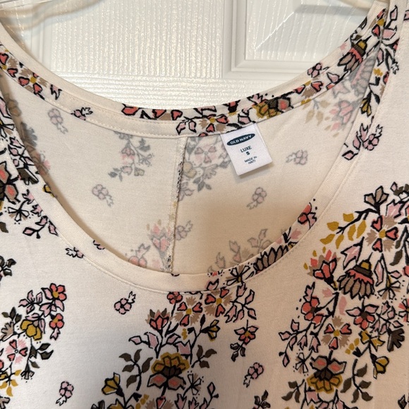 LIKE NEW Old Navy Floral Tank- Size S - Picture 4 of 10
